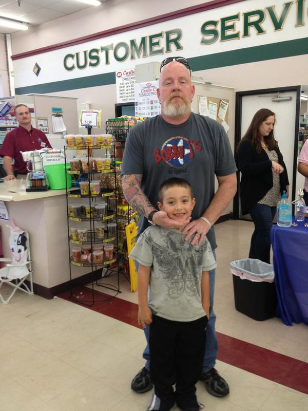 onlymetonee's tweet photo. With @bobdumasjr at Carlie C's http://t.co/AN9O4Qsy