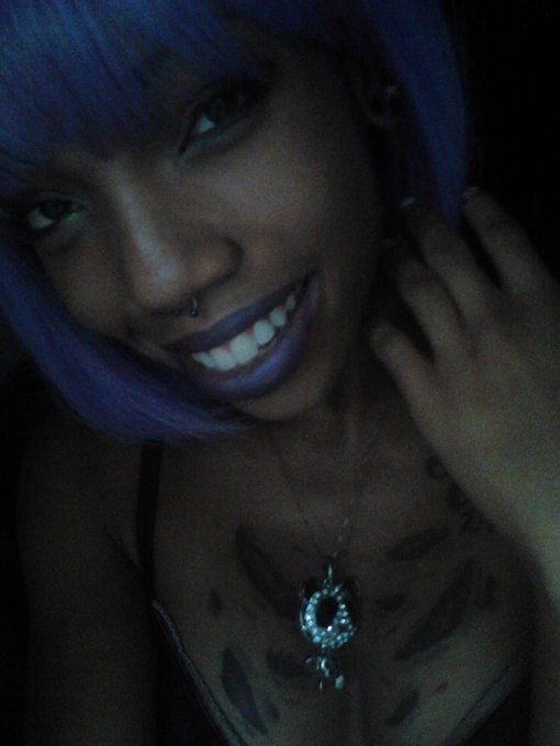 I'm not this black. http://t.co/E2Tfschi<a href="/tag/onset"class="tags"><span>#onset</span></a><a href="/tag/smokebreak"class="tags"><span>#smokebreak</span></a>