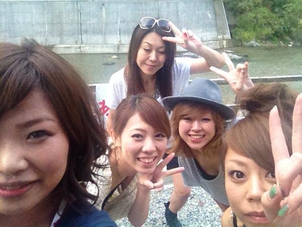 HawaiiLaura's tweet photo. 女子だけのBBQもなかなかいいもんやわ(笑) http://t.co/pnZZo7Um