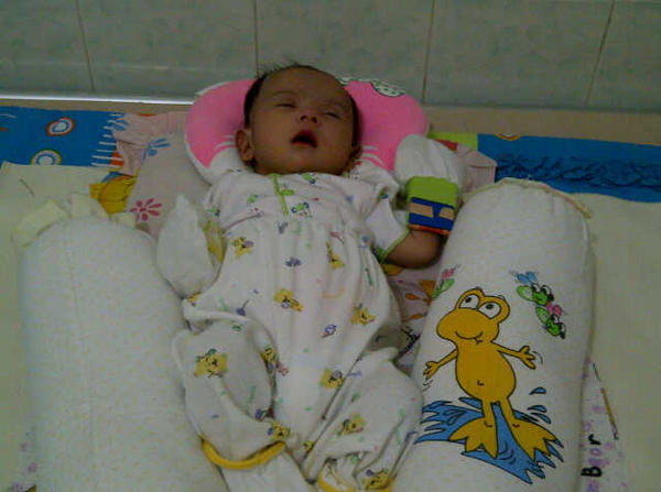 Deedi's tweet photo. Gws kayleen , we luv u http://t.co/CZgdLRS1