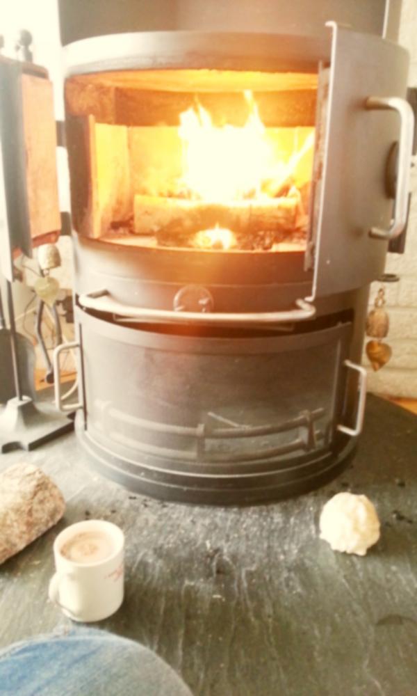 Noraic's tweet photo. @Riikkee og jeg koser oss! #cozy #varme #studentlivet http://t.co/WgIe7glT