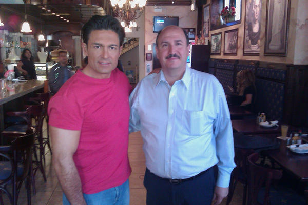 Al_Teatro18's tweet photo. Just Filming For Por Que Amor Manda, With Fernado Colunga http://t.co/93Pf4C9c