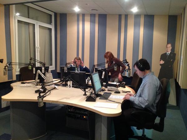 lightfestru's tweet photo. Вот-вот Владимир Черников начнет рассказывать в прямом эфире City fm о Фестивале Света #lightfest http://t.co/nxOzcaKw