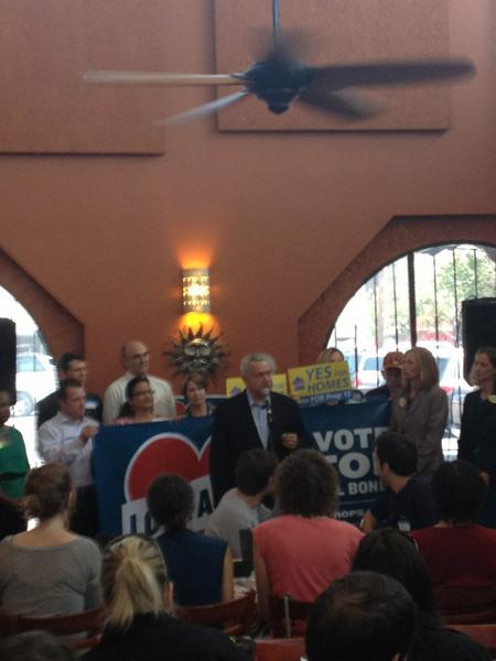 bakeroutdoors's tweet photo. Mayor speaking now at Nuevo Leon love Austin event http://t.co/Lzor3Ujh