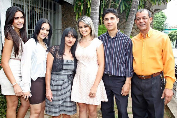 biimanso's tweet photo. FAMILIAAA <3 http://t.co/yZ932DbF