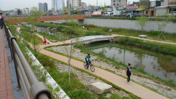 수원천을 더 많은 시민이 즐길 수 있는 공간이 되길 바라며,, 사진 한장 더~!!