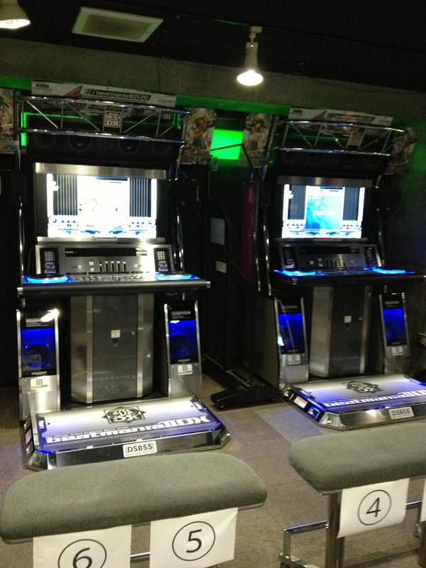 crane2346's tweet image. おはようございます。4階音ゲーフロアです。
本日より「beatmania2DX20 tricoro」が、1プレイ100円となります。
御来店お待ちしております( ´ ▽ ` )ﾉ
#bemani #tricoro #akiba