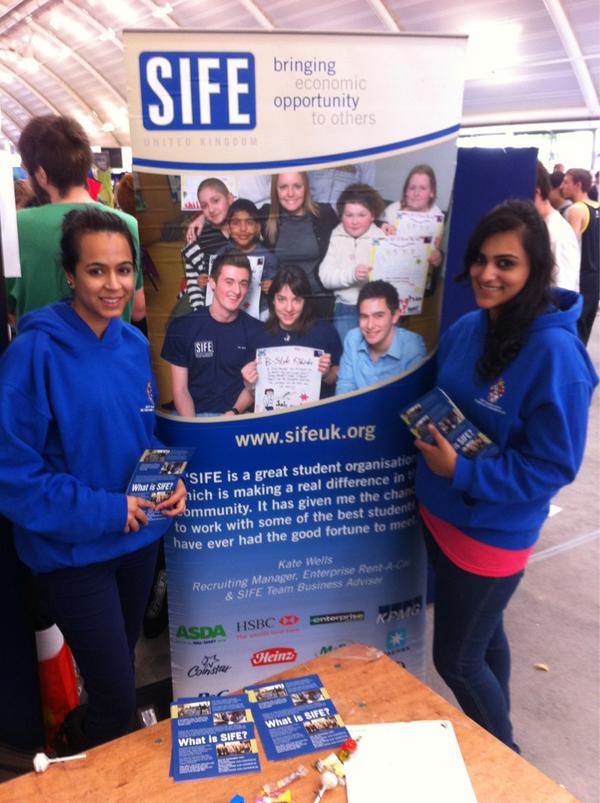 michaelgaustin's tweet image. Enjoying some Freshers Fair fun with SIFE Brunel #smallstepsforward