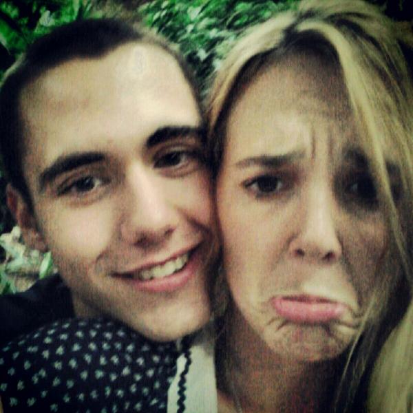 laulorente5's tweet photo. se te echa de mnosss, un poquito solo eh?aunque hace 2dias estaba contigo!!mi cara lo dice todo jajaj @sergiovalero19 http://t.co/0NsfFQGK