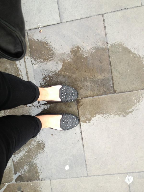 timmins31's tweet image. Ankle grazers,pumps and fake tan in the rain.... #epicfail #whenssummer?