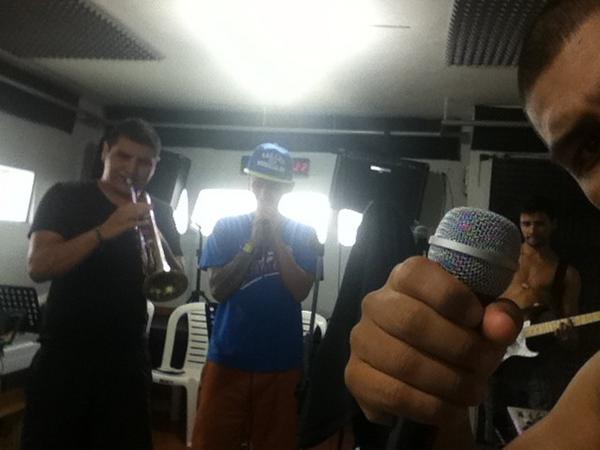 Así es RT: “<a href="/PFLAVORENELMIC/">PFLAVOR CREWPELIGROS</a>: comenzar nuestro dia rapeando es comenzar con pie derecho!! <a href="/JKEPELIGROSOS/">JKE</a> @DCROWE99”