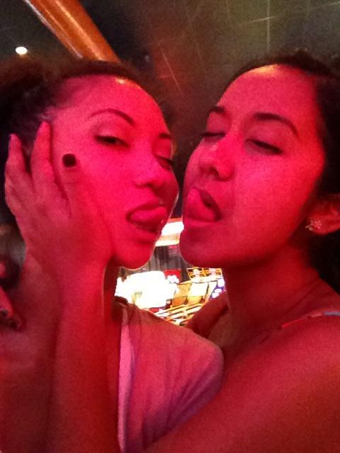 Licky licky from last night 😜 http://t.co/ucvAp18A<a href="/tag/xxxmas"class="tags"><span>#xxxmas</span></a><a href="/tag/rosieradeva"class="tags"><span>#rosieradeva</span></a>