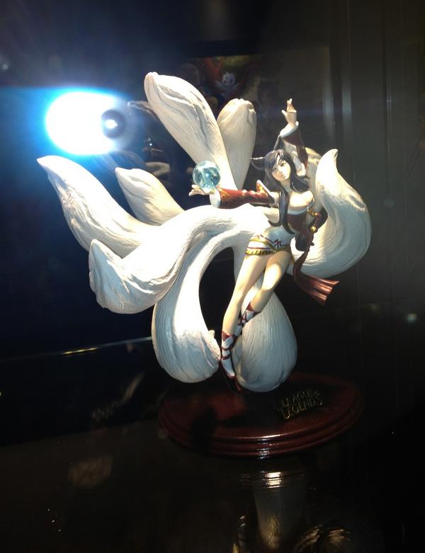 league of legends ahri statue