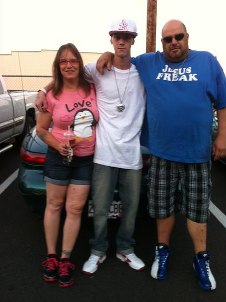 DummyColeone's tweet photo. The fam all 100 http://t.co/gUMQfhkt