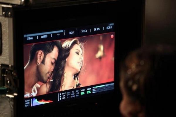 Mitha86Mitha's tweet photo. OMG,This picture will slowly kill me 
Aga bhai song is super duper hot
@AiyyaaTheFilm @AiyyaaMeenakshi @lionheart_ps http://t.co/ygJ2la8j