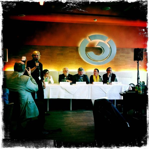 Mit <a href="/maglaszlo/">Christiane Laszlo</a> beim <a href="/oejc/">OeJC</a> <a href="/horizontnet/">HorizontNet</a> Treffpunkt beiden #ömt <a href="/hinterleitner/">G. Hinterleitner</a> <a href="/derstandard/">DER STANDARD</a> <a href="/oaaol/">[►Werenfried Ressl◄]</a> <a href="/florianklenk/">Florian Klenk</a> @kfj_at