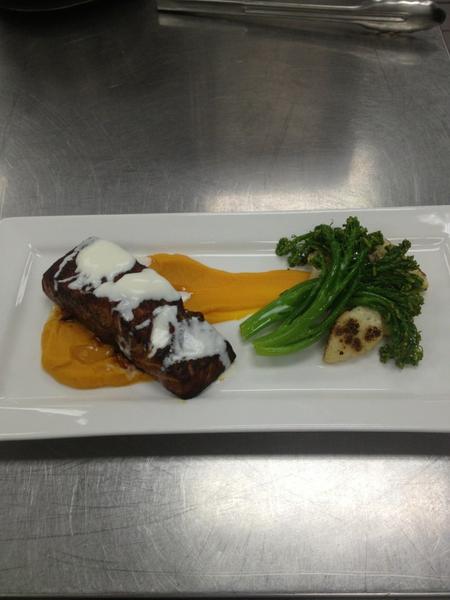 ChefsdiDomani's tweet image. Our new smoked salmon entree! Butternut squash purée, broccolini and roasted cauliflower. #ChefInstructor