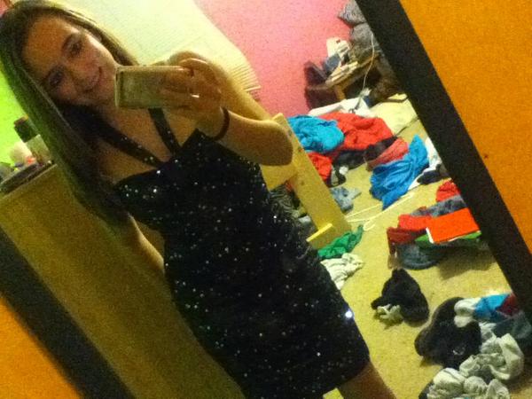 kateswaney97's tweet image. Homecoming dresss!!! (: #Excited #LoveIt #LookingGoooood (;