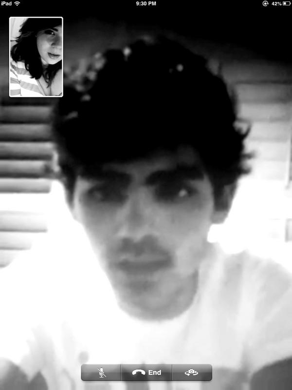 JBJazmine's tweet image. FACETIMING WITH JOE!1!1!1!1 #PR00F