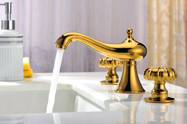 winningbath's tweet image. Quality tap with golden finish. Golden bathroom.