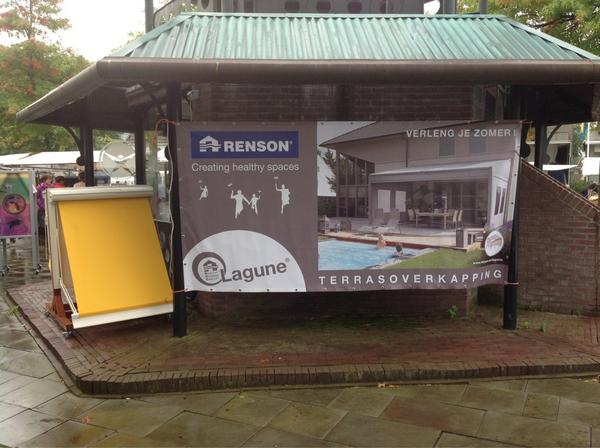 Zit vandaag weer in mijn kioskje, jaarlijkse markt in het centrum #Joustermerke