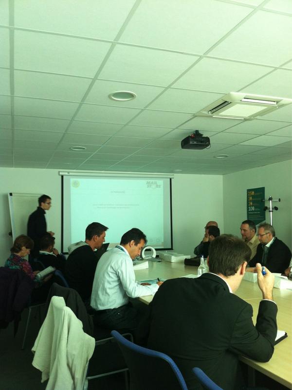 watsoft_com's tweet image. Frédéric notre jeune commercial présente la solution #MailStore à nos revendeurs au #roadshow2012 #Watsoft