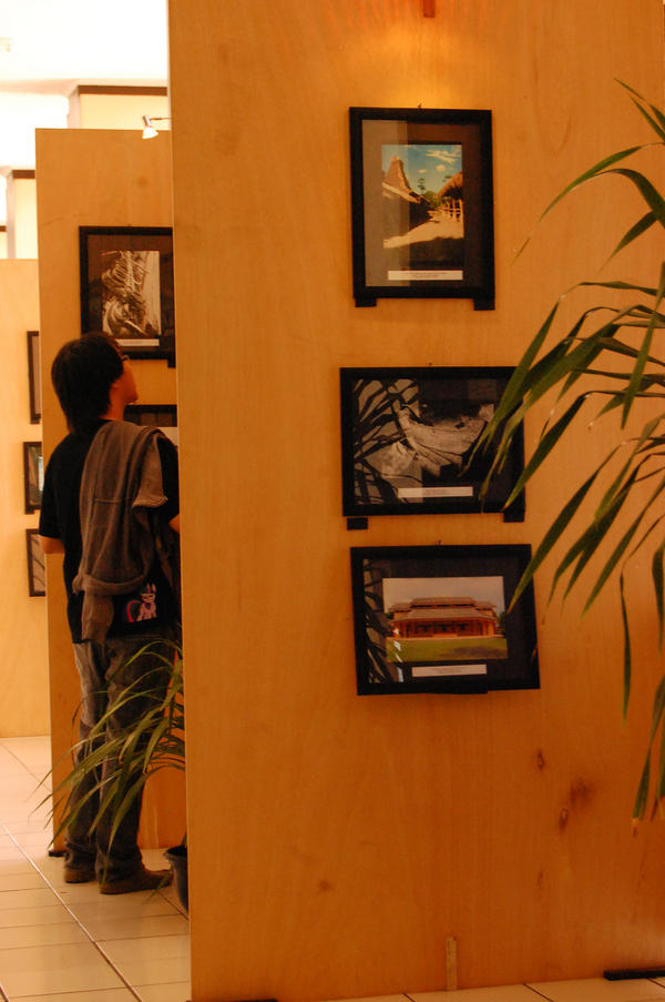 terbaik ke-5: BENNING LEVINA MOSANDI - SMA BOSA, mendapatkan uang tunai Rp 200.000 + piagam + sertifikat