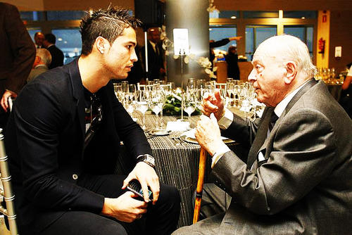 Real Madrid Pic Ronaldo bersama Opa Alfredo Di Stefano:D