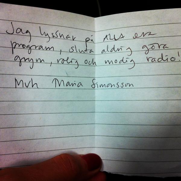 Shab_M's tweet photo. En tjej kommer &amp; ger mig en lapp, ler och går iväg. Finfin lapp, vad glad man blir!! #Aschberg #radioett #bokmassan http://t.co/qg2Eyohm