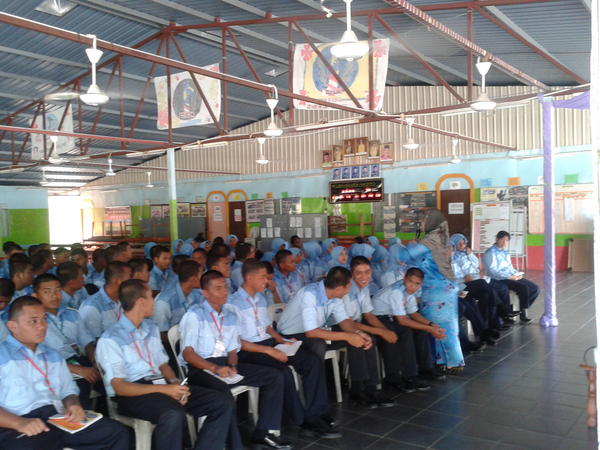 AADKPDickson's tweet photo. Pgrm PLKN brmula  taklimat dn ceramah @HishammuddinH2O @KP_AADK  @AADKMalaysia @AADKNSembilan @zeekay15 @AMIRKHUSAIRI http://t.co/MGtHbP0F