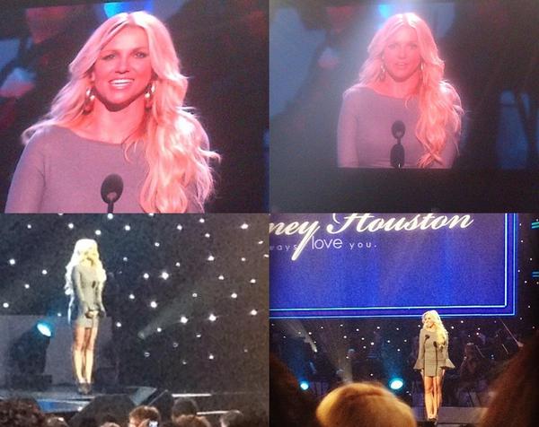 [Fotos,Vídeo] Britney no tributo de Whitney Houston A4-Zm0BCEAEy3zL