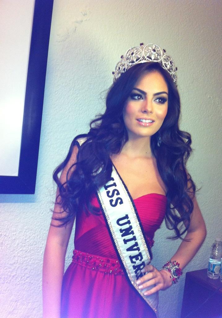 The Official Thread of Ximena Navarrete- MISS UNIVESE 2010 - MEXICO - Page 17 A4-wgzeCMAEASrj