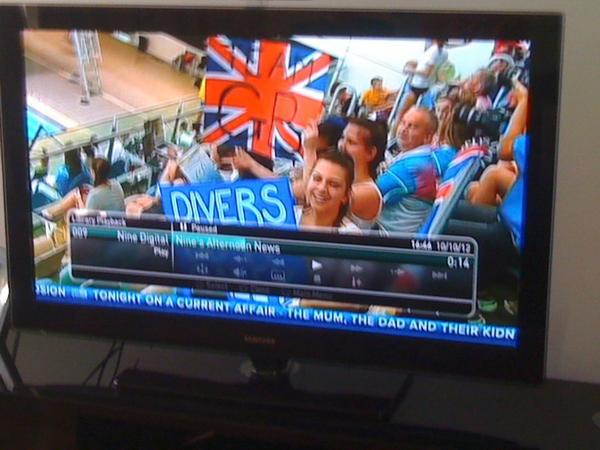 LaurenAmato_'s tweet image. LOOK! @TomDaley1994 and his fans on the channel 9 news! #theresme #justcasually
