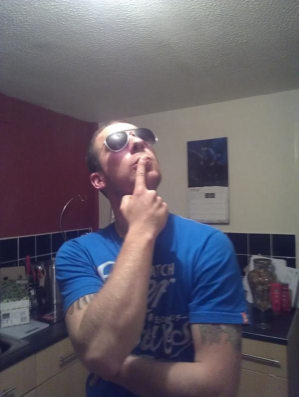 gillfoggo30's tweet photo. @example think you and my m8 ritchie could be related??he wishes anyways http://t.co/EM2ahSKT