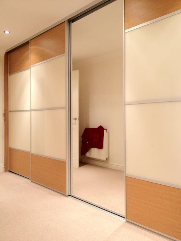 HarmonyDesign's tweet image. Split panel glass and wood sliding wardrobe doors #glasswardrobes