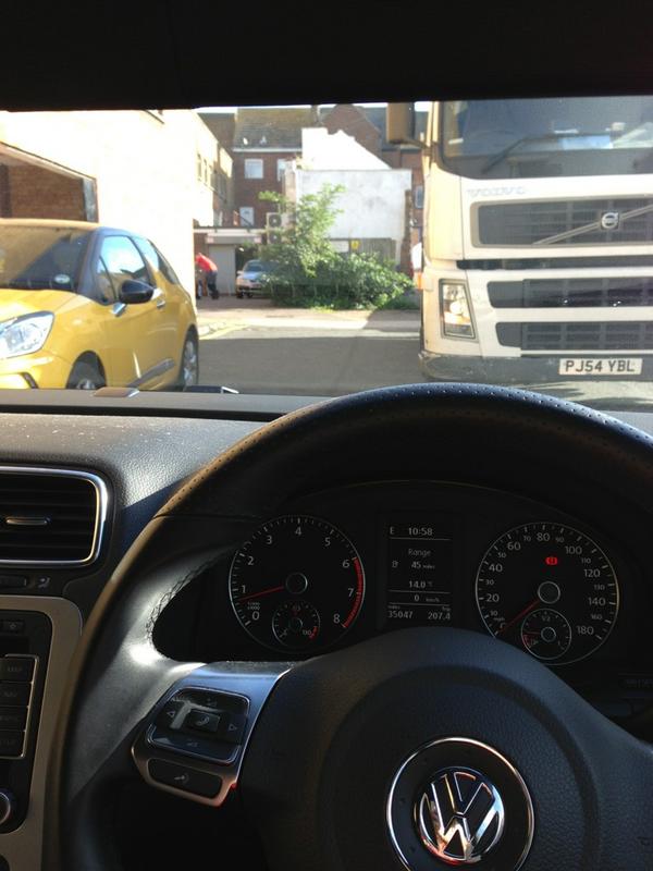 georginaleah's tweet image. why are people so stooooopid? #lateforwork #binproblems