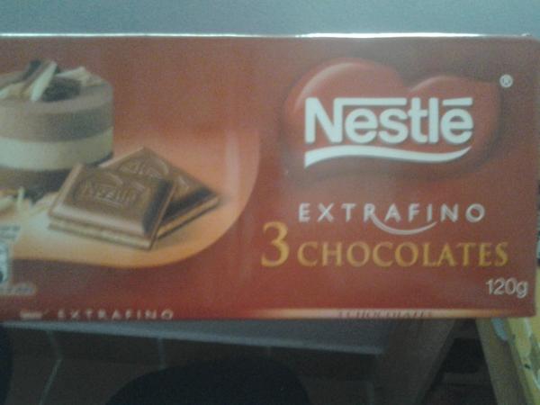 maria9396's tweet photo. ya me esta entrando el hambre ... y voooooy a comerme mi tableta nestle de tres chocolates ** http://t.co/yNsAHIh1