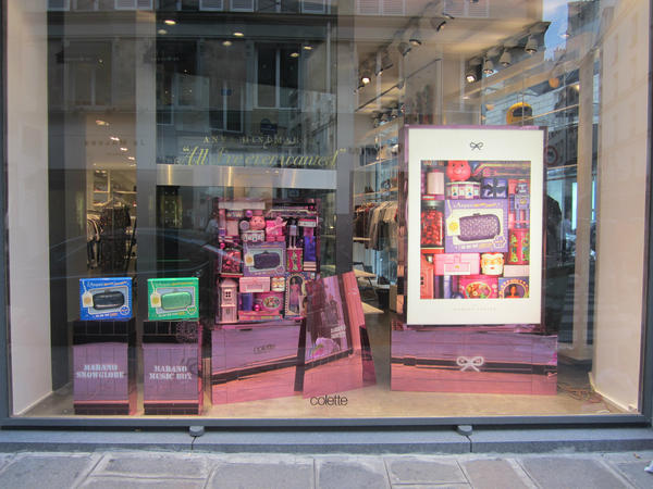 coletteparis: RT <a href="/anyahindmarch/">Anya Hindmarch</a>: Thank you <a href="/coletteparis/">colette</a> for our amazing window on the streets of Paris