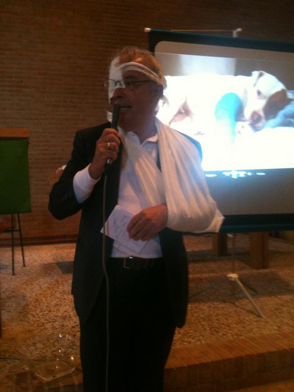 Help!!! Nu is de dokter zélf gewond! Gelukkig waren er 60 kinderen om hem te helpen... <a href="/ZabukiZeist/">Zabuki Zeist</a>