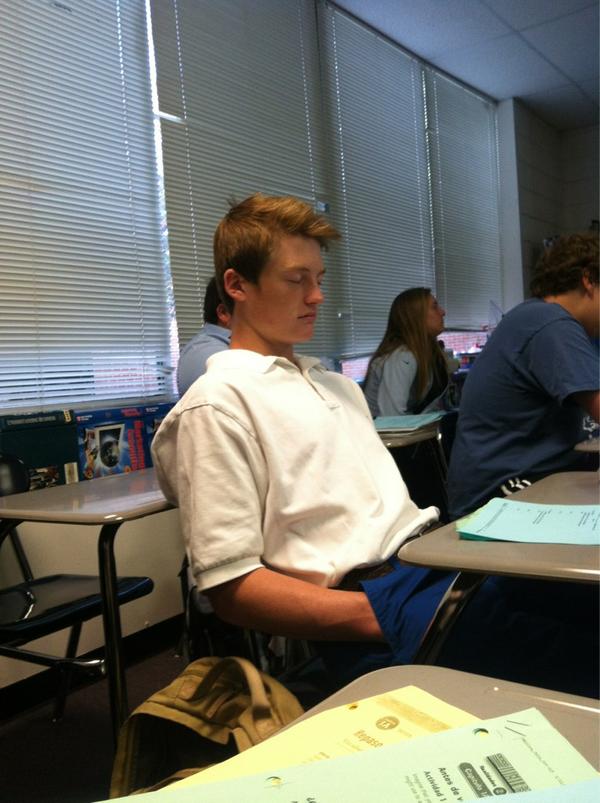 emmaLee_west's tweet image. Riley seems to be pretty tired! #boringclass #financiallit #ifeelthesameway @rileywinter24