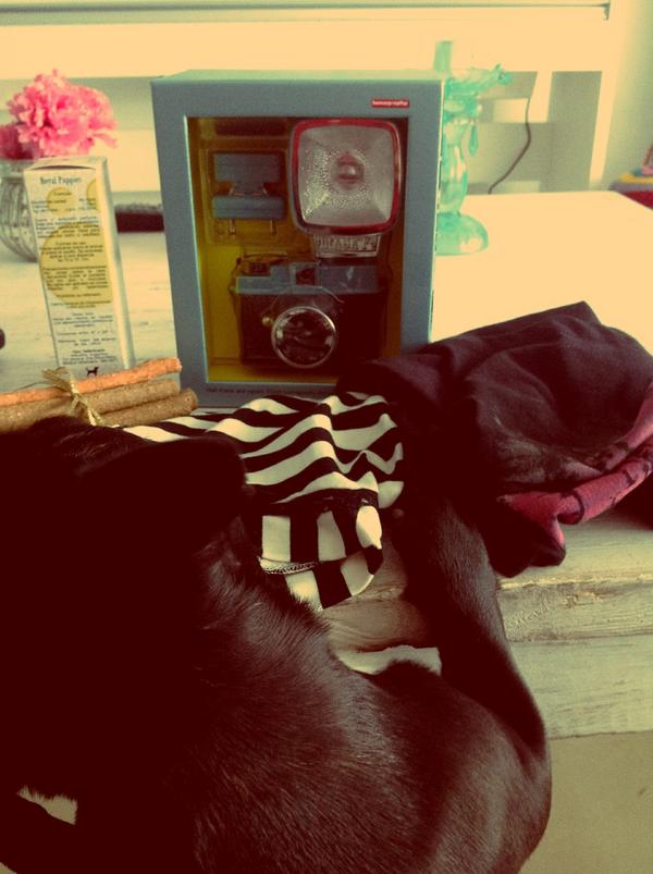 Candevetranok's tweet image. Anonadada. GRACIAS Maru por este regalon! A maria elena le encanta tmb!