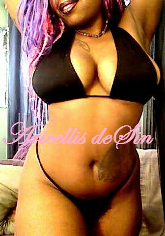 Not sure correct pic last time, this is wht im wearing today 10.10 http://t.co/FmP7bsg3