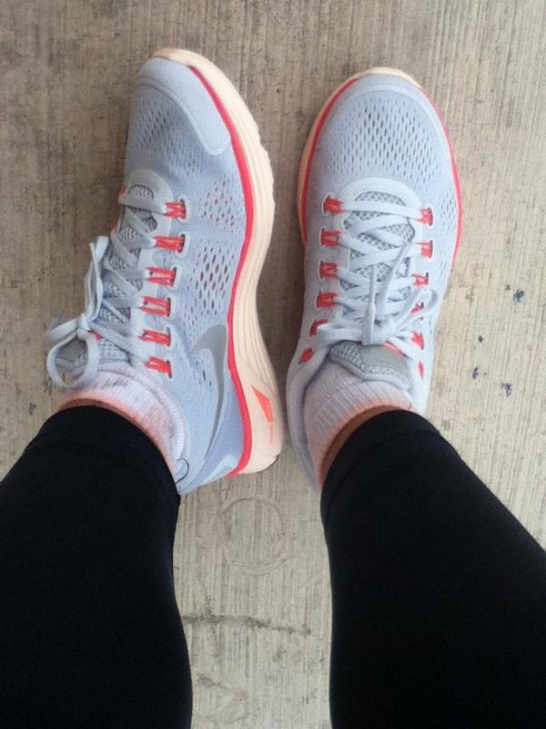 viomorett's tweet photo. Super Cute los nuevos Lunarglide, ya quieren salir a correr! @NikeYoungRC #RedDevils #WeRun http://t.co/D3En7bgS