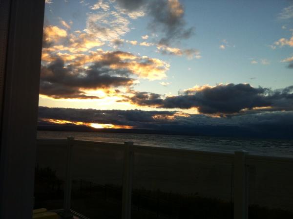 beach4wasaga's tweet photo. October 10 #sunset view in #Wasaga beach from master bedroom. #Beachhouse has outstanding sunsets even into the fall! http://t.co/Qaifk0z5