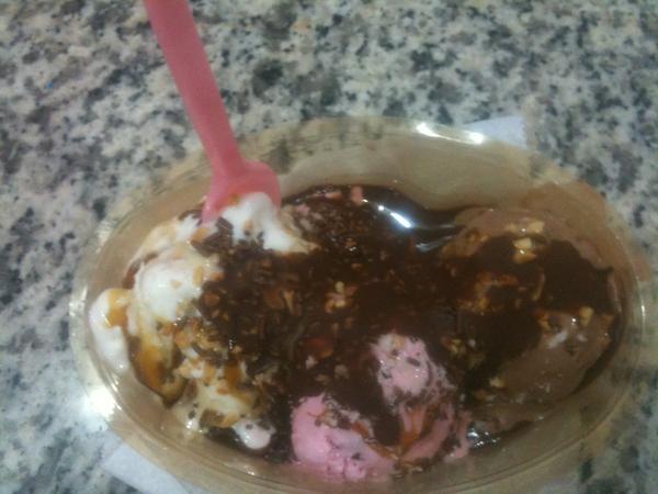Loyrynho's tweet photo. Oq tem pra hj um sorvetinho rs' http://t.co/pd9mhLIH
