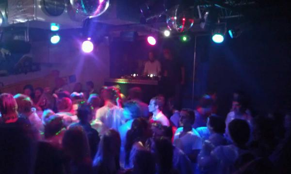 BikiniRotterdam's tweet photo. Yeah! @Team_XVI and @MCSTEEF on stage during #Bikini3Daagse 'Living on a driem' #whoot #whoot Dance floor is packed! http://t.co/8d95sqjB