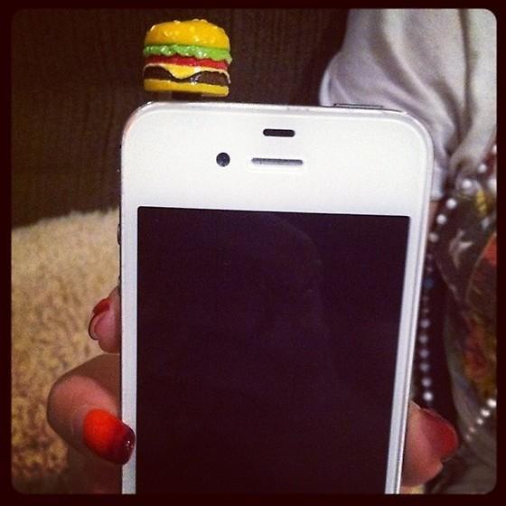 Pasquelle's tweet image. @MillDog14 just your kind of accessory. #babychee #iphone