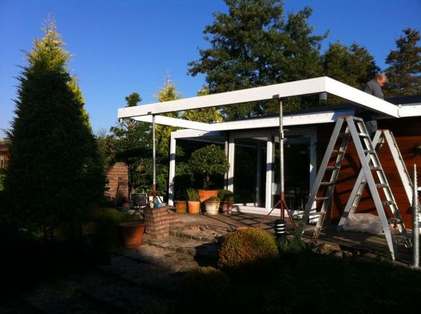 Druk bezig met het opbouwen van 3 stuks Algarve lamellendaken van <a href="/Renson_NL/">Renson Nederland</a> 
Het eindresultaat volgt volgende week!!