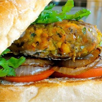 RambandhuMasale's tweet image. Anyone for #SchezwanSauce and melted #Mozzarella #Cheese on #grilled #Vada-Pav.