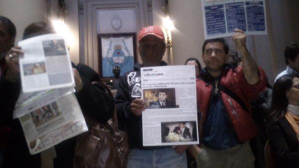 Los vecinos de #villainflamable reclamando participar en la relocalizacion en la audiencia. #csjn #riachuelo